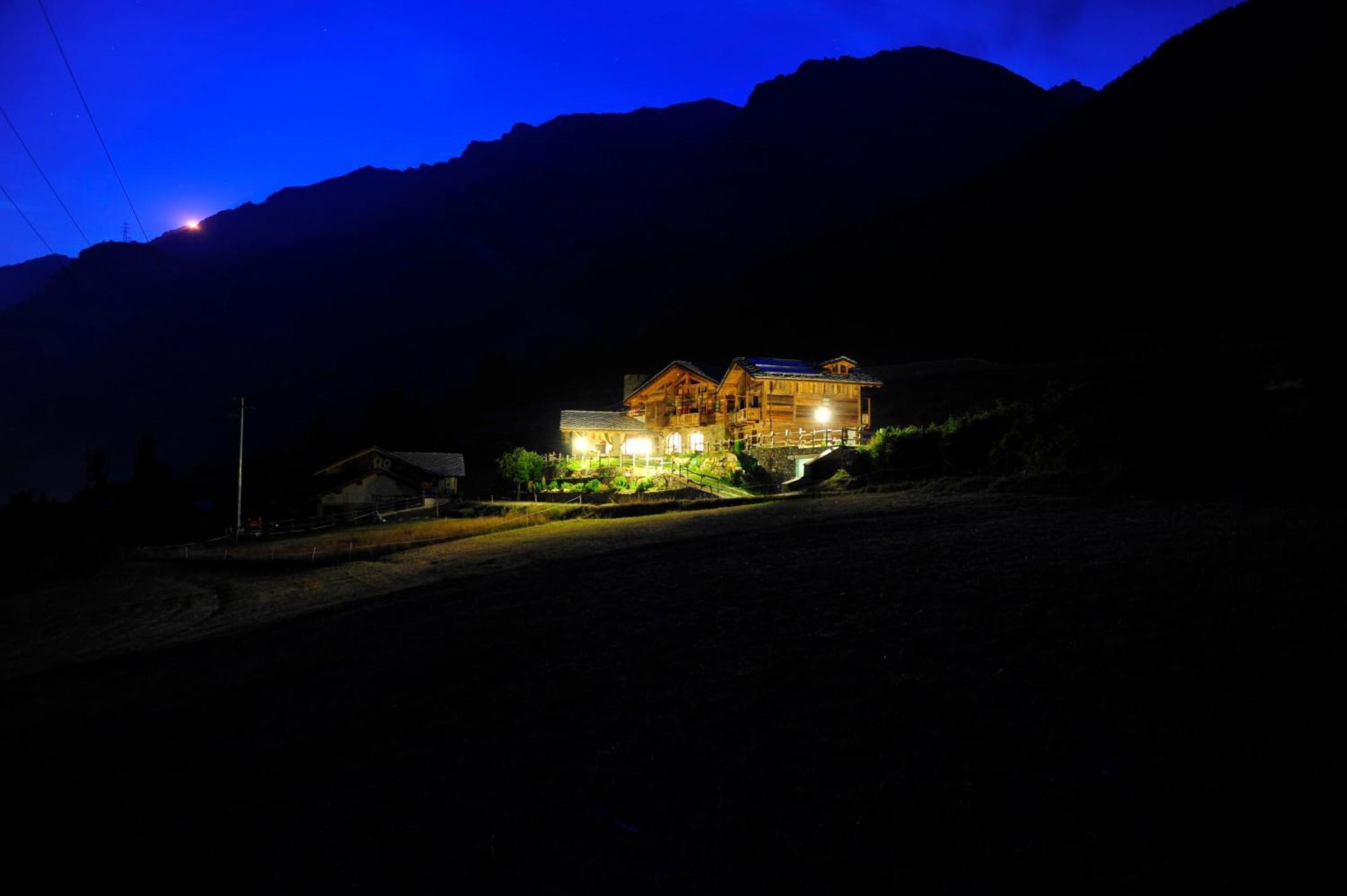 Agriturismo Plan De La Tour B&B Cogne Exterior photo